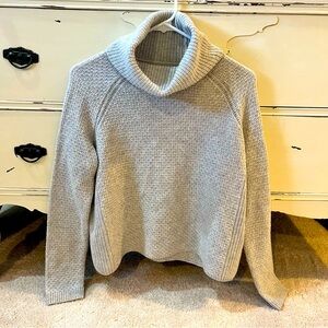 Banana Republic Wool and Alpaca Gray Turtleneck Sweater Size Small Petite